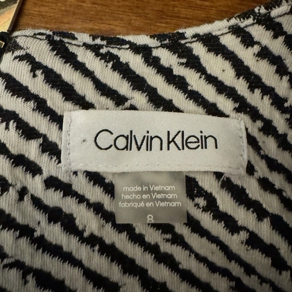 Calvin Klein Size 8 w/Geometric Print Short Sleeve Knee-Length Sheath Dress - Picture 4 of 5